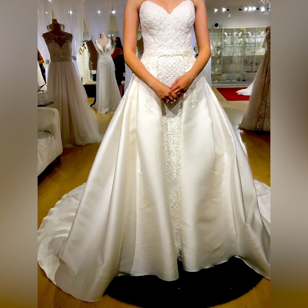 A beautiful mermaid Martina Liana luxe dress with an overskirt that has pockets.